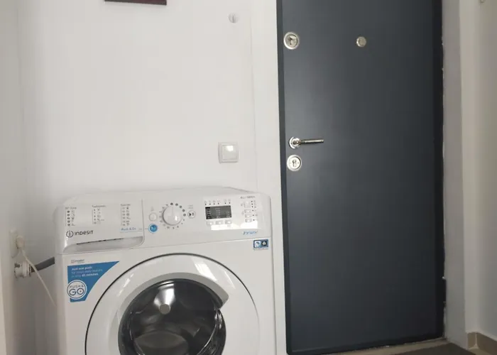 公寓 Luxury Modern Free Parking Air Conditioning Netflix Superb Bright View Balcony Self Check In Militari